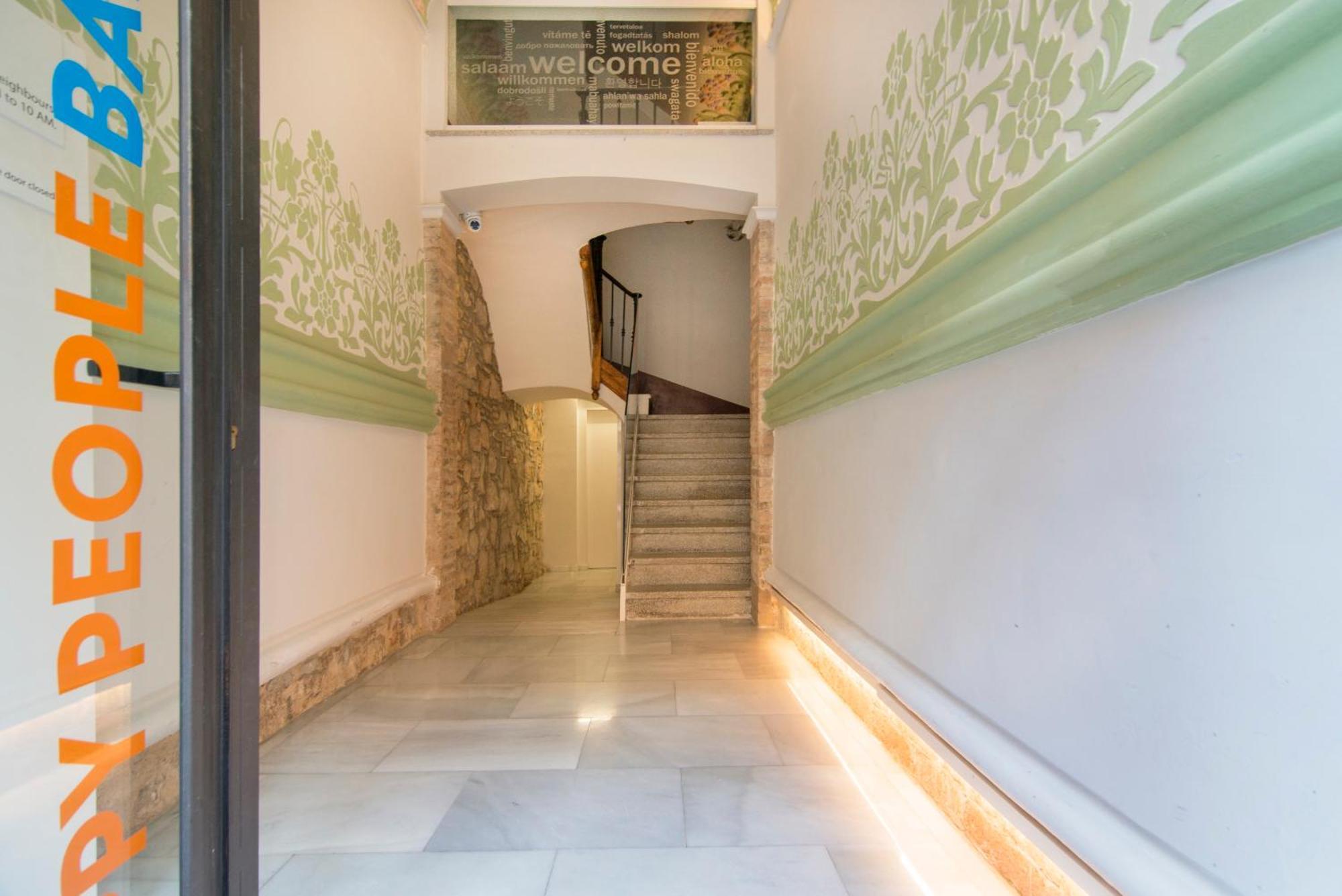 Happy People Sagrada Familia Apartments Barcelona Exterior foto